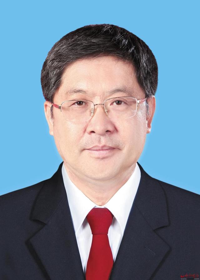 中共党员,现任忻州市人大常委会党组成员,副主任,偏关县委书记