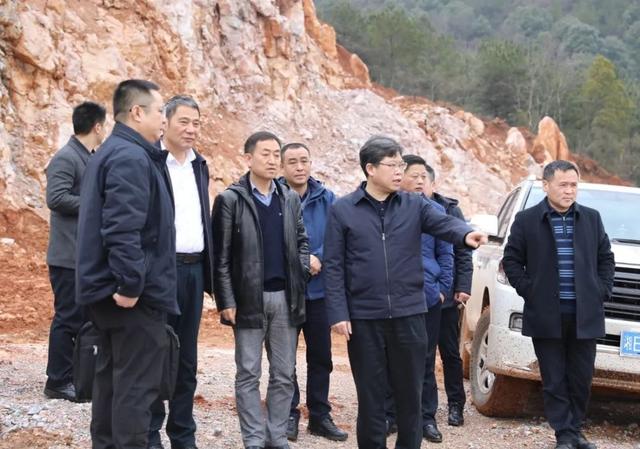 2月26日,市委常委,市纪委书记,市监委主任曾市南,率队到新邵调研2021