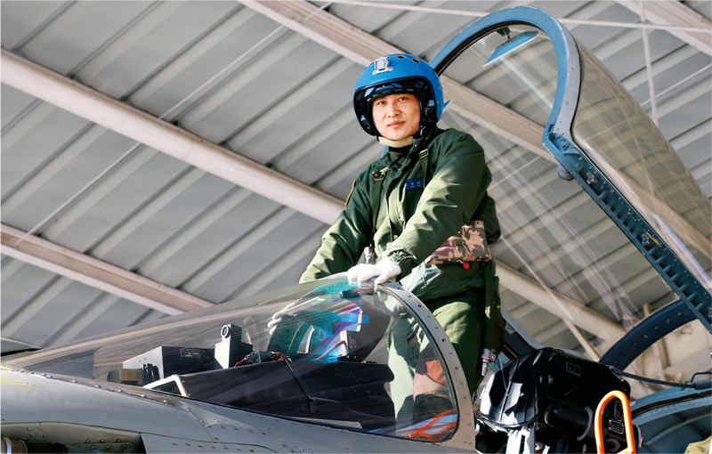 单腿着陆敞篷飞行蒙眼着舰舰载机飞行员的生死时速