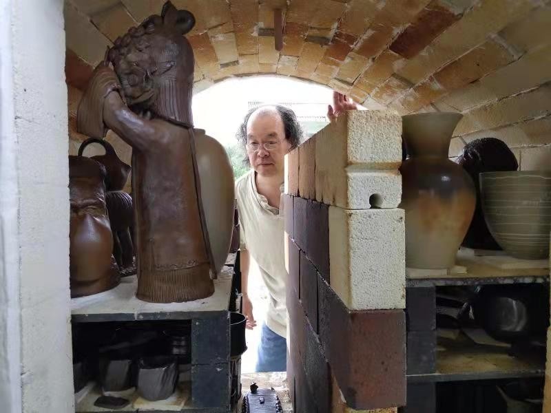 德州市政协委员徐继忠传承发展德州窑红绿彩工艺将德州文化元素推向