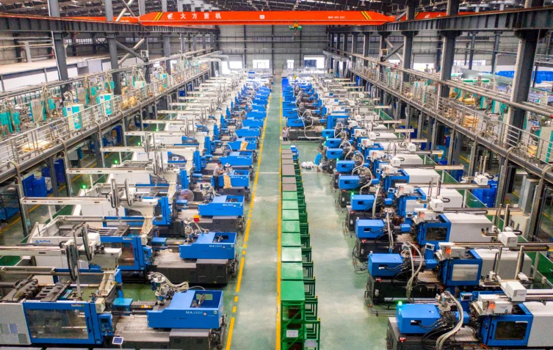 国家级邵阳经济技术开发区拓浦精工公司,智能生产车间一片繁忙.