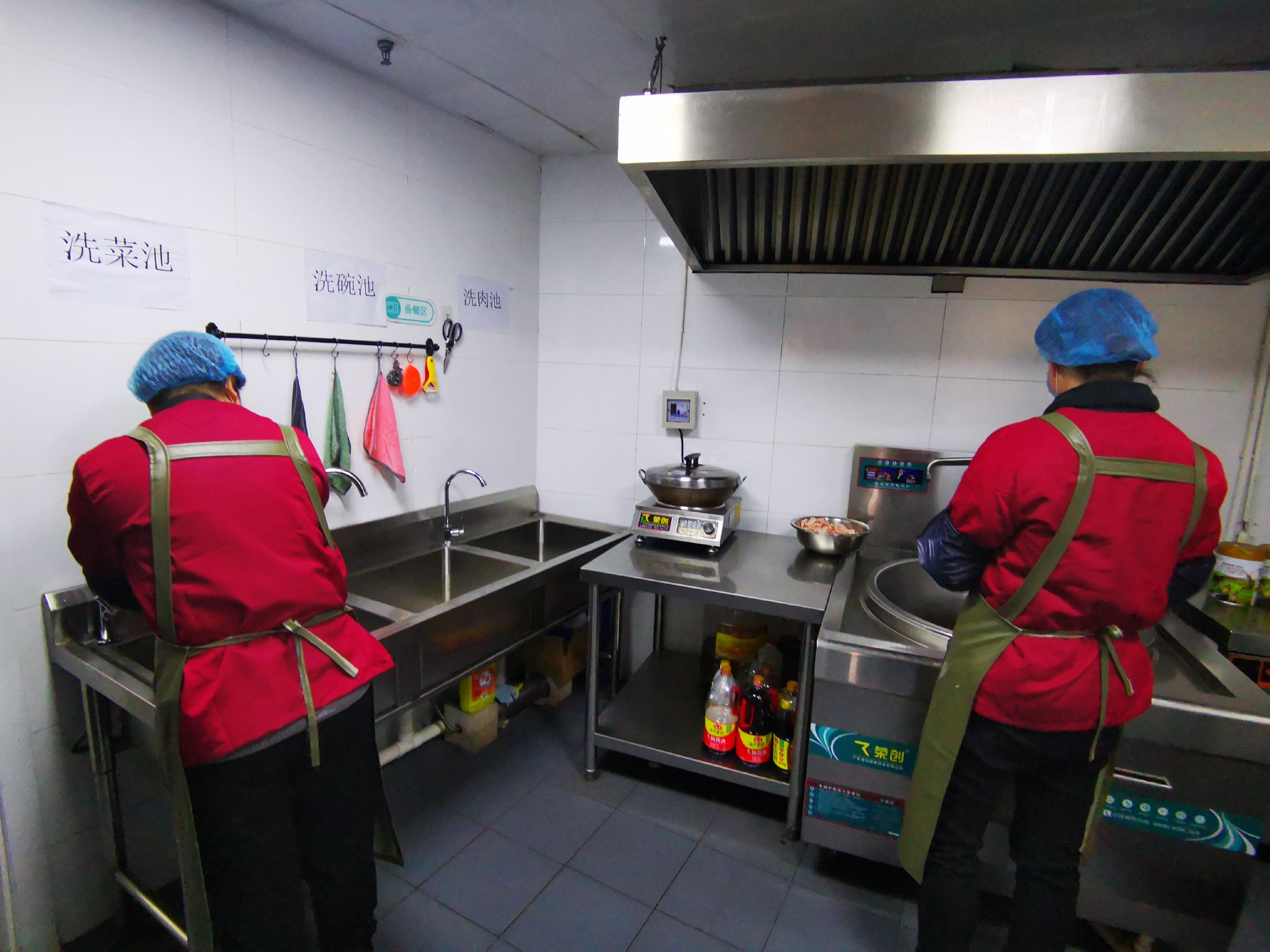 承载万千学子健康02让小饭桌成为放心桌