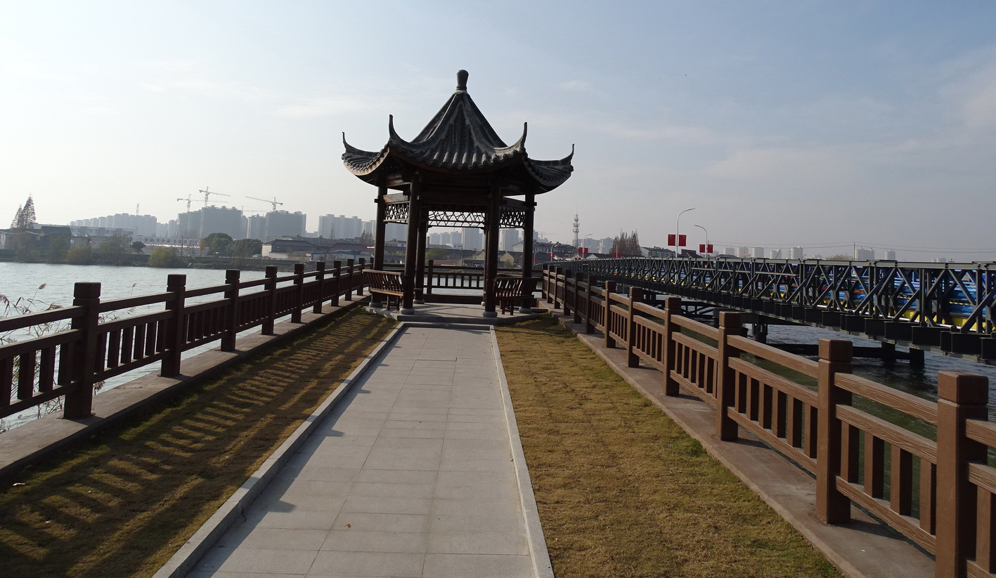 去年9月,受一失控船队撞击,连接生态科技新城山河岛与广陵区湾头镇的