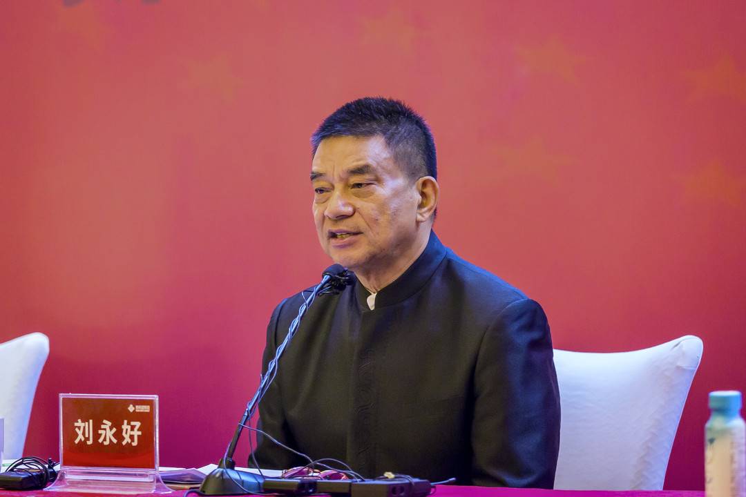 全国政协委员,新希望集团董事长刘永好