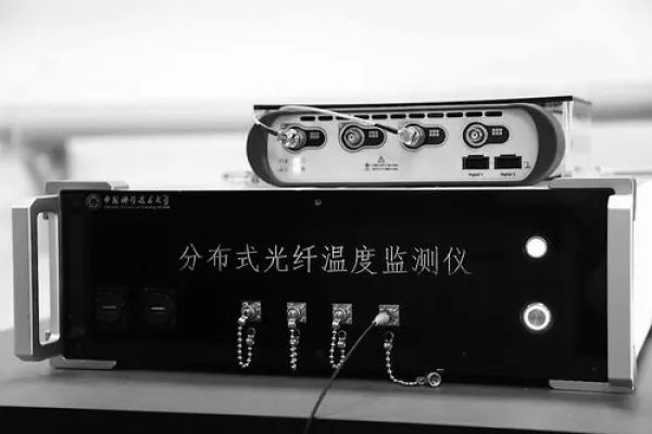 冰立方用上光纤温度计