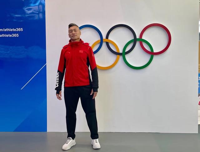 侯斌是残奥会f42级跳高项目3连冠得主.受访者供图