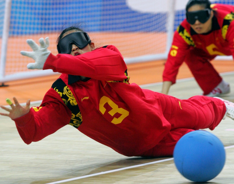 北京2008年残奥会盲人门球女子组预赛中,中国队以3比0战胜德国队.