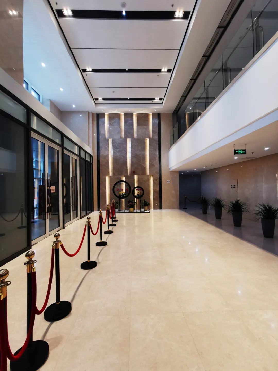 投资热土!华夏银行等多家大型企业总部入驻,世界侨商中心引人瞩目