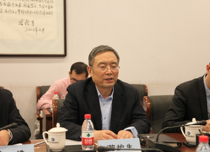 苟护生与新疆发展改革委主任援疆办主任王岿然一行交流座谈