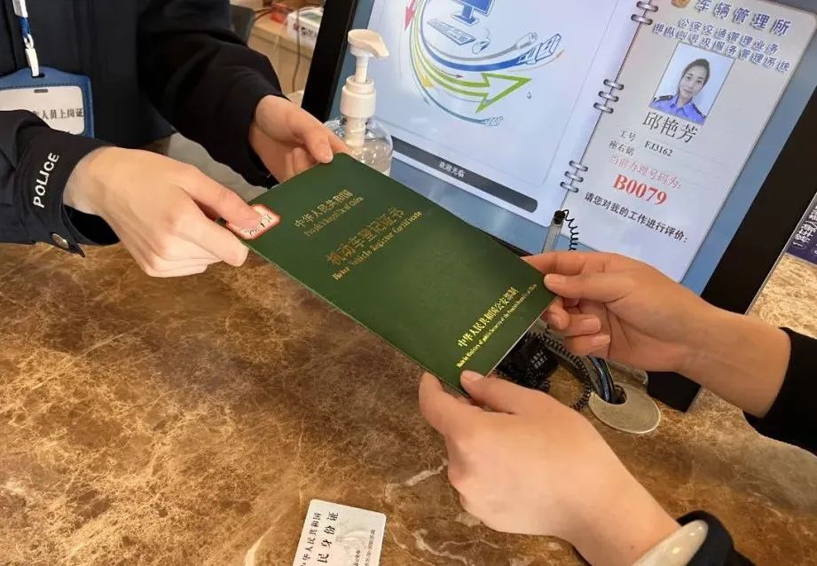 1,对于分期贷款购车时,抵押了机动车登记证书的,需要办理车辆解除抵押