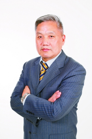 　　全国政协委员、申万宏源证券首席经济学家 杨成长