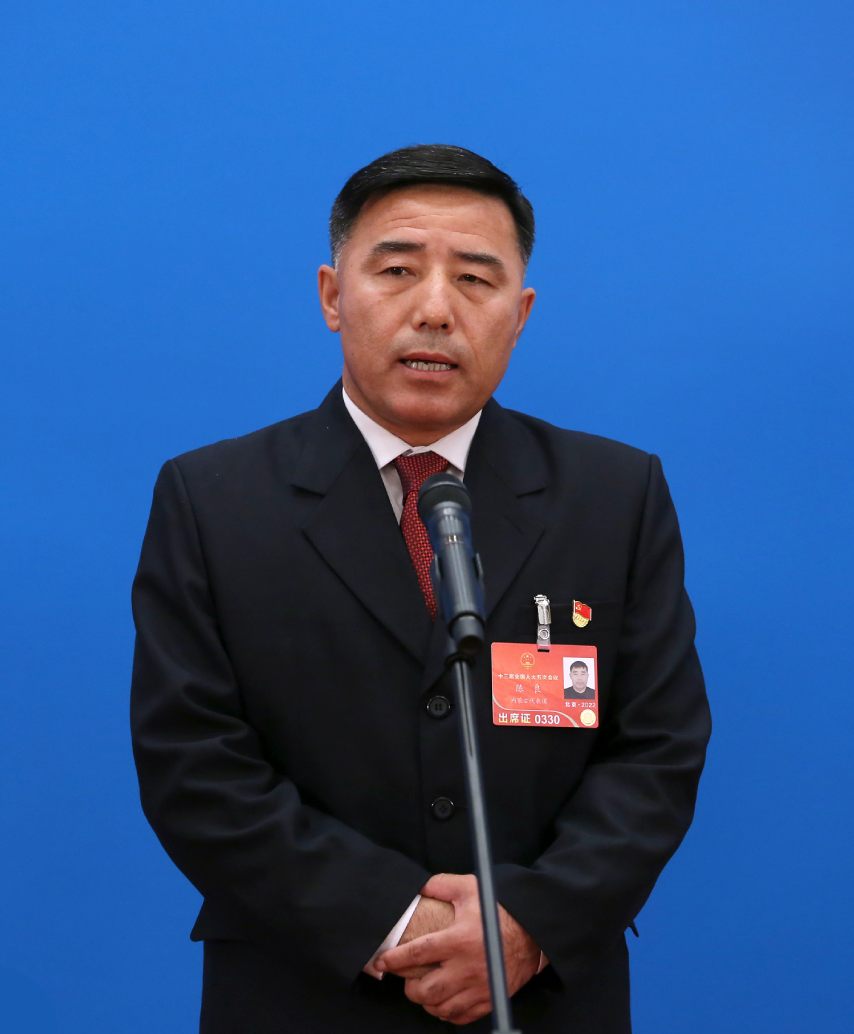 全国人大代表陈良通过网络视频方式接受采访。中国日报记者 王敬 摄