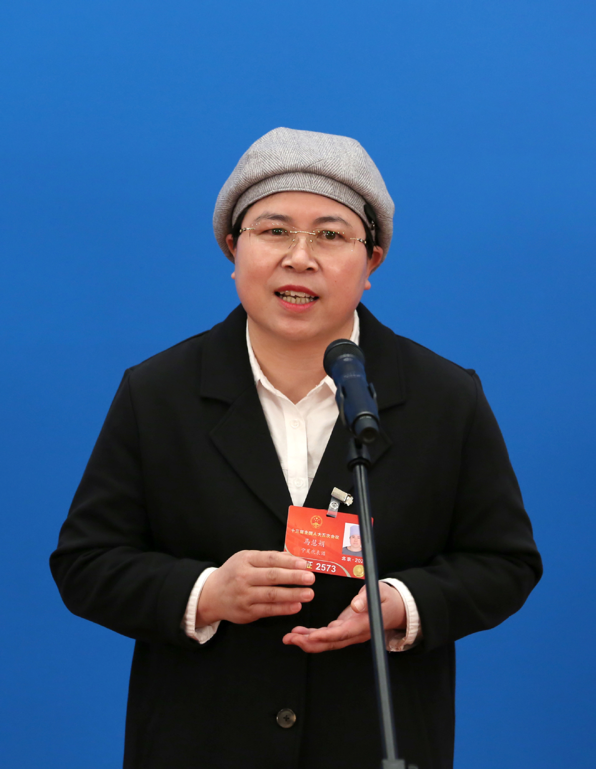 全国人大代表马慧娟通过网络视频方式接受采访。中国日报记者 王敬 摄