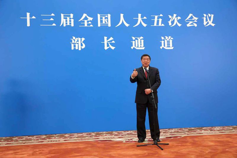 国家发展和改革委员会主任何立峰通过网络视频方式接受采访。中国日报记者 王敬 摄