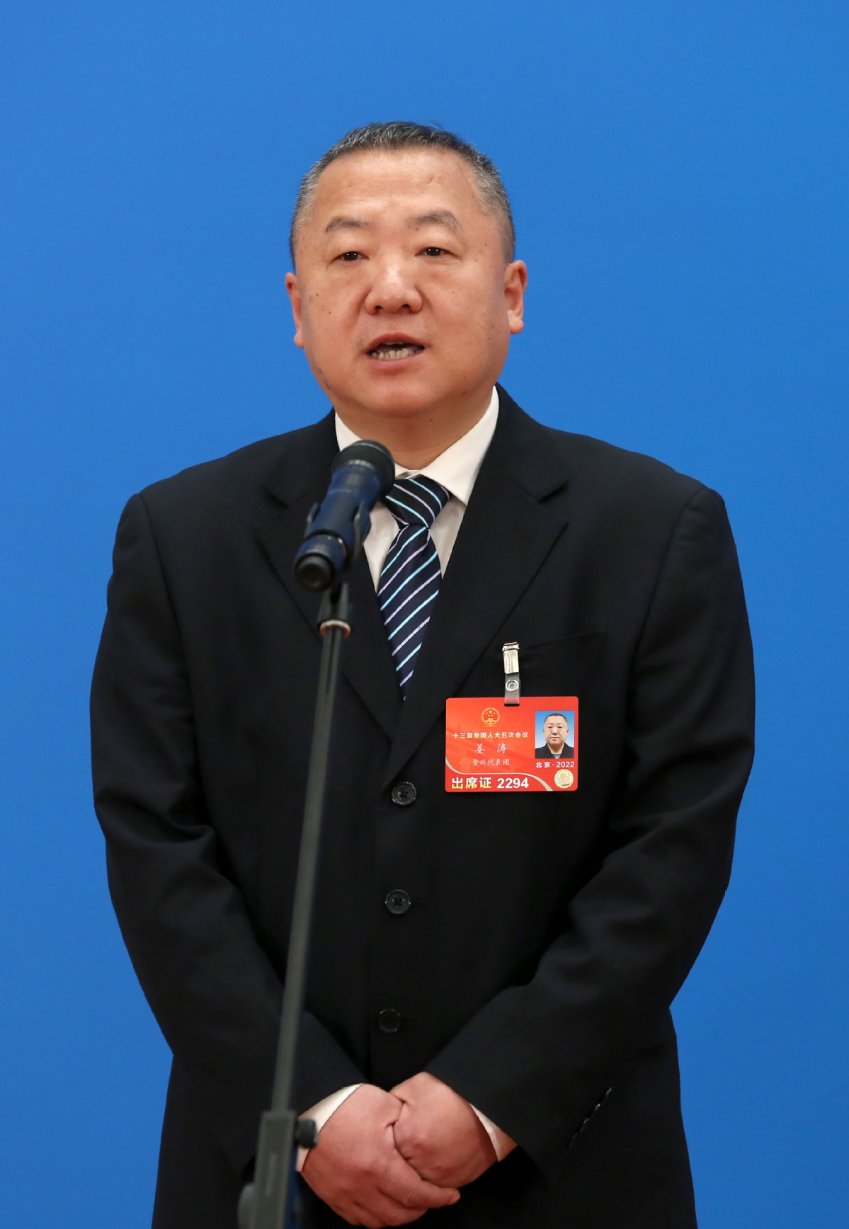 全国人大代表姜涛通过网络视频方式接受采访。中国日报记者 王敬 摄