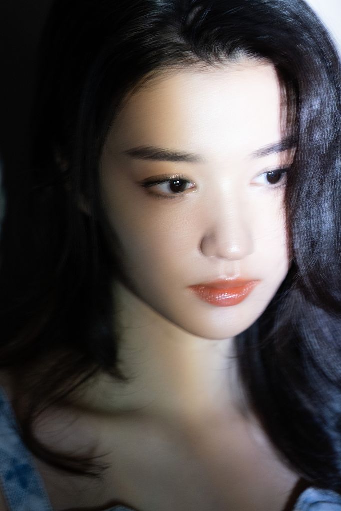 王楚然光影写真.王楚然光影写真氛围感十足.王楚然五官精致.