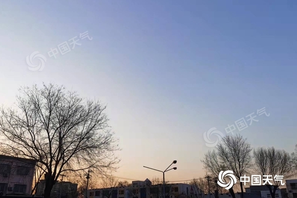 今晨，北京晴空在线。