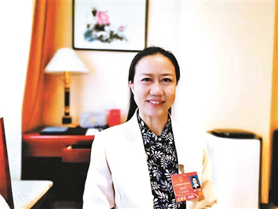 完善三孩生育政策配套措施 多位代表委员建言献策：建议延长男性陪产假 全面推行育儿假