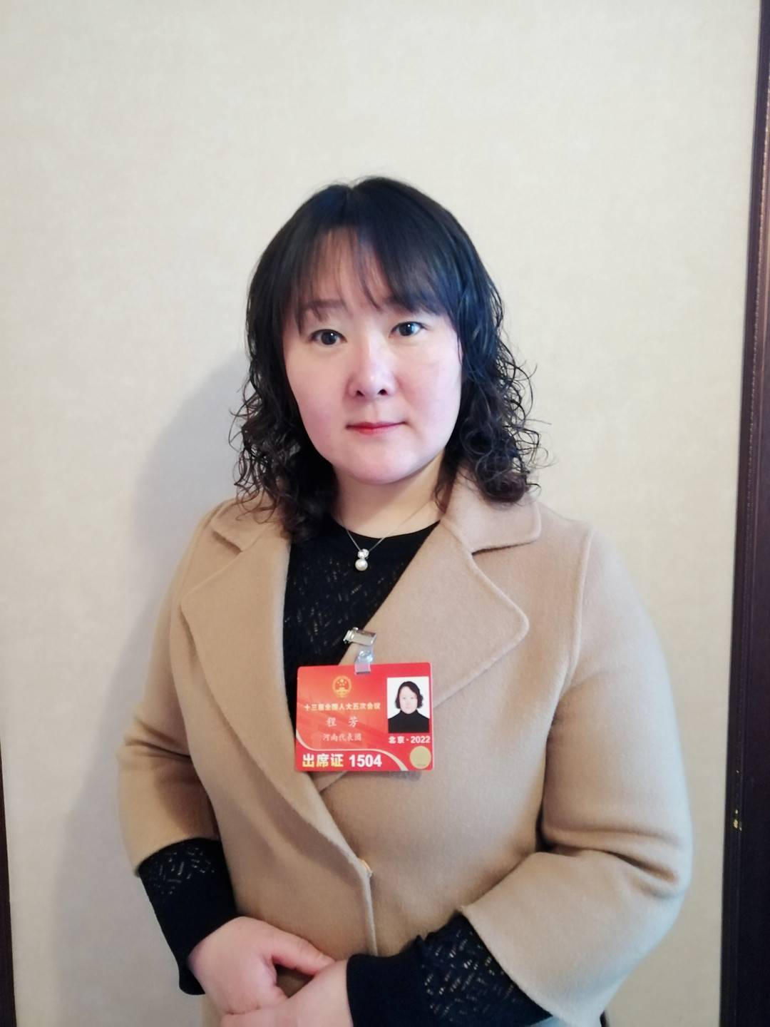 全国人大代表,河南省开封市汴绣研究所工艺师 &nbsp;程芳