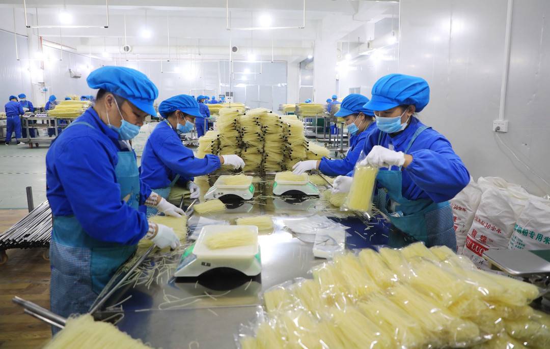 米粉加工厂.芦晓峰 摄