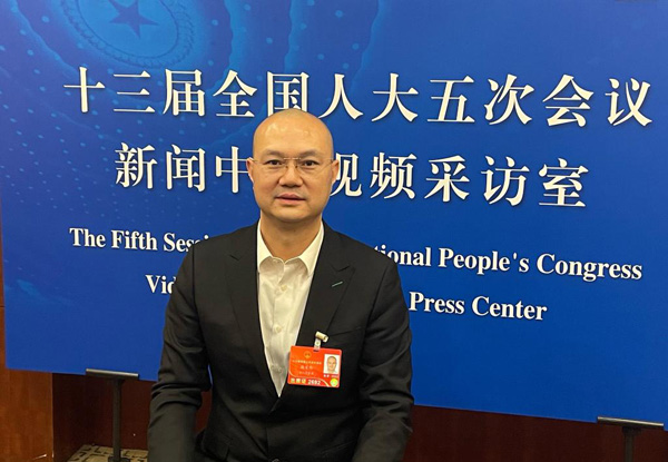 澳区全国人大代表,澳门特区立法会议员施家伦.