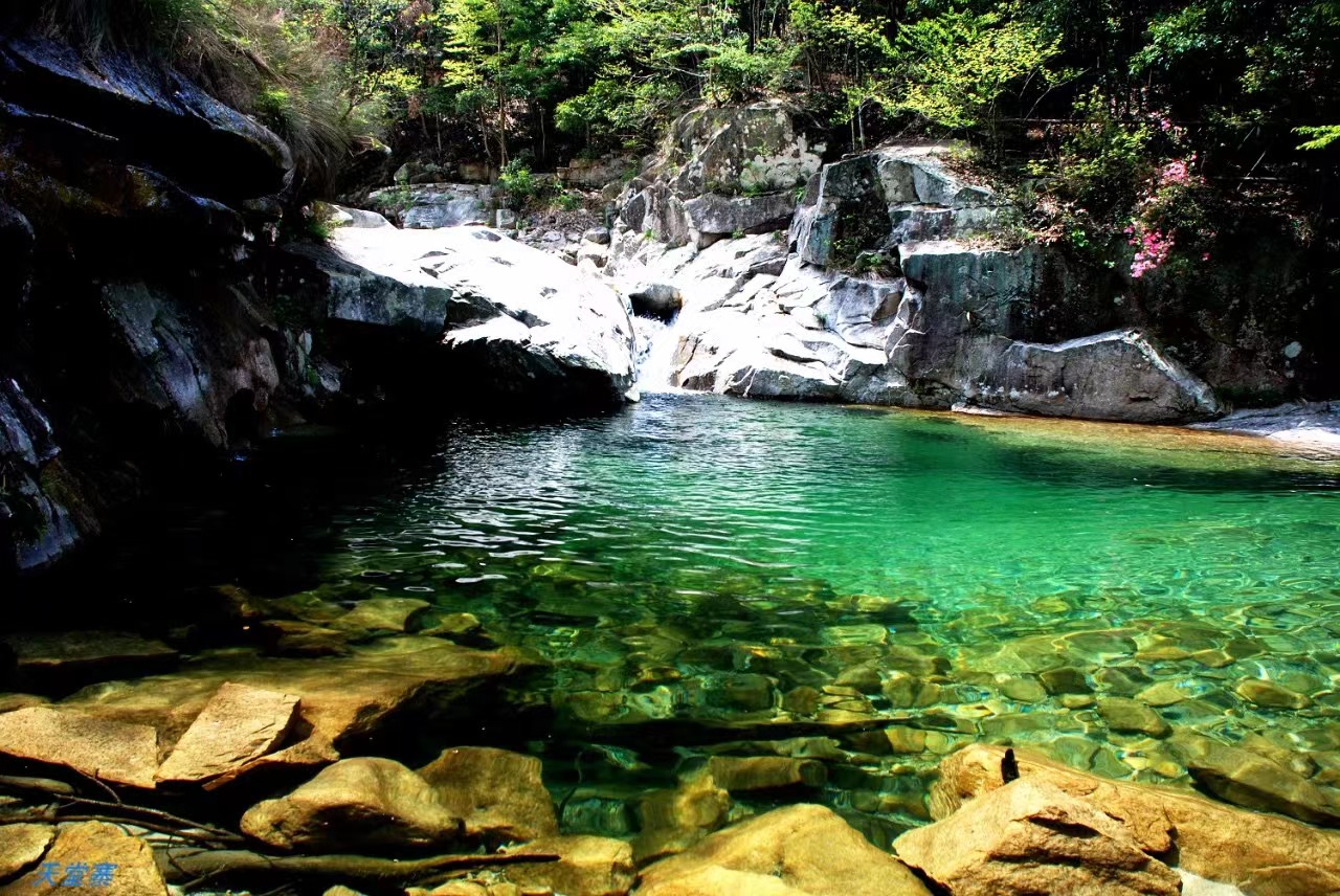 六安市金寨县天堂寨风景区瑶池(图片来源:天堂寨风景区)