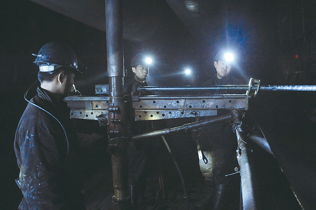 打设瓦斯抽采钻孔