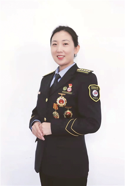 在长安街上驰骋的"国门第一路"——1路公交车,承载了一代代北京人的