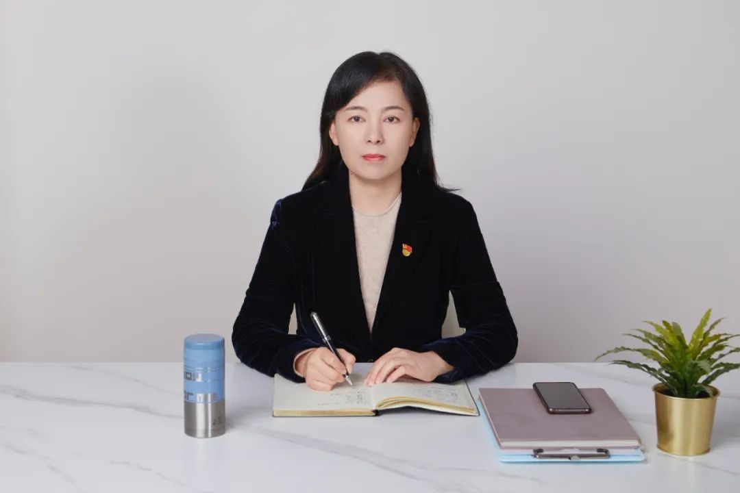 上海市闵行区梅陇镇张慕村党支部书记,村民委员会主任韩秀华上海闵行