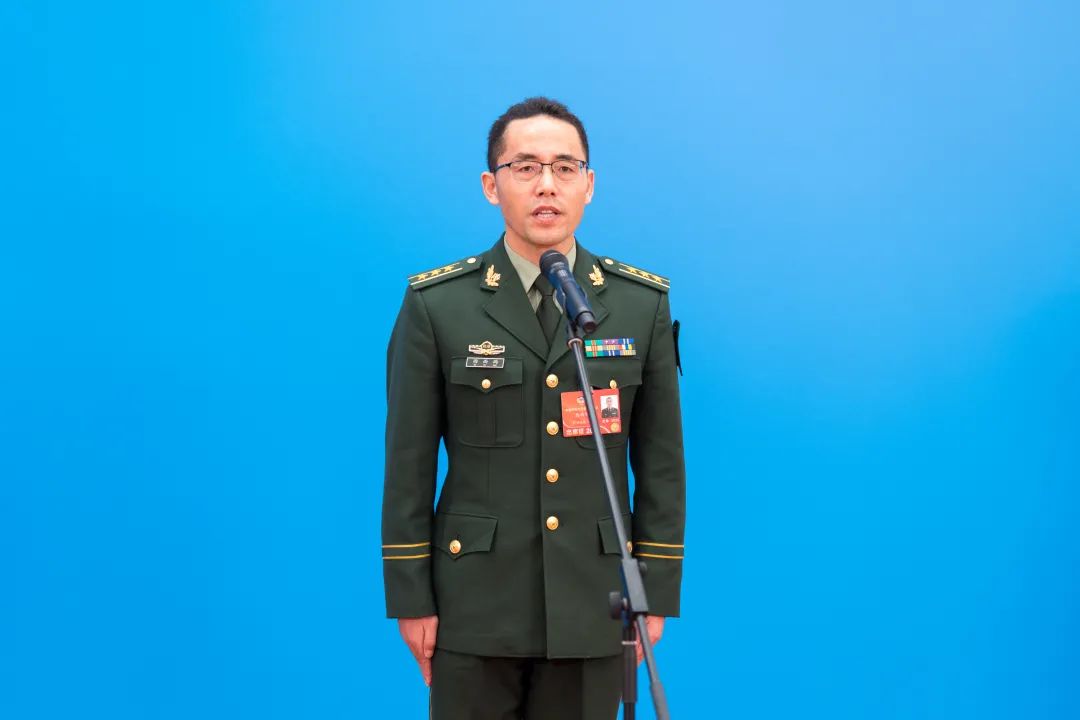 全国政协委员,武警第一机动总队某处处长 西西玛 (王达 摄)