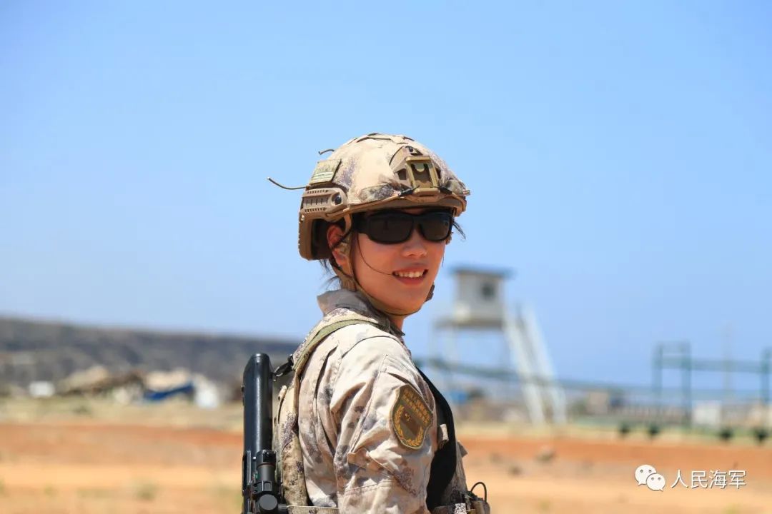 远在吉布提的女军人节日快乐