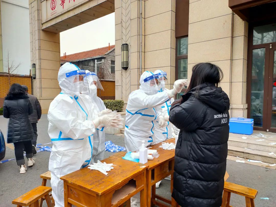 △3月7日，山东青岛莱西市启动第二轮全员核酸检测。（图片来源/人民视觉）