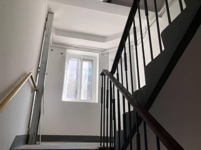 黄村中里小区楼道内. 王雨浓 摄