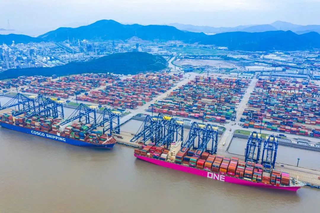 宁波大榭招商国际码头.沈骊 摄