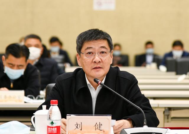 区委书记刘健出席会议并讲话,上海化工区管委会党组书记,主任马静