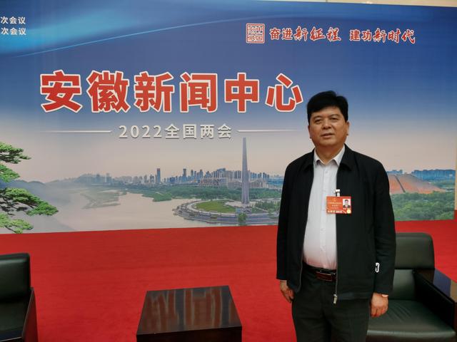 全国人大代表,安徽省潜山市黄铺镇黄铺村党委书记王绍南.受访者供图