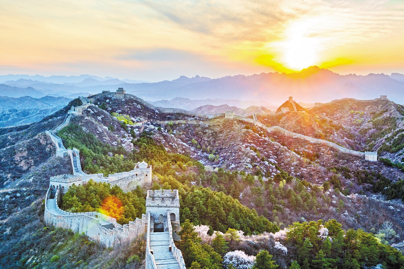 万里雄关绘就恢弘时代画卷