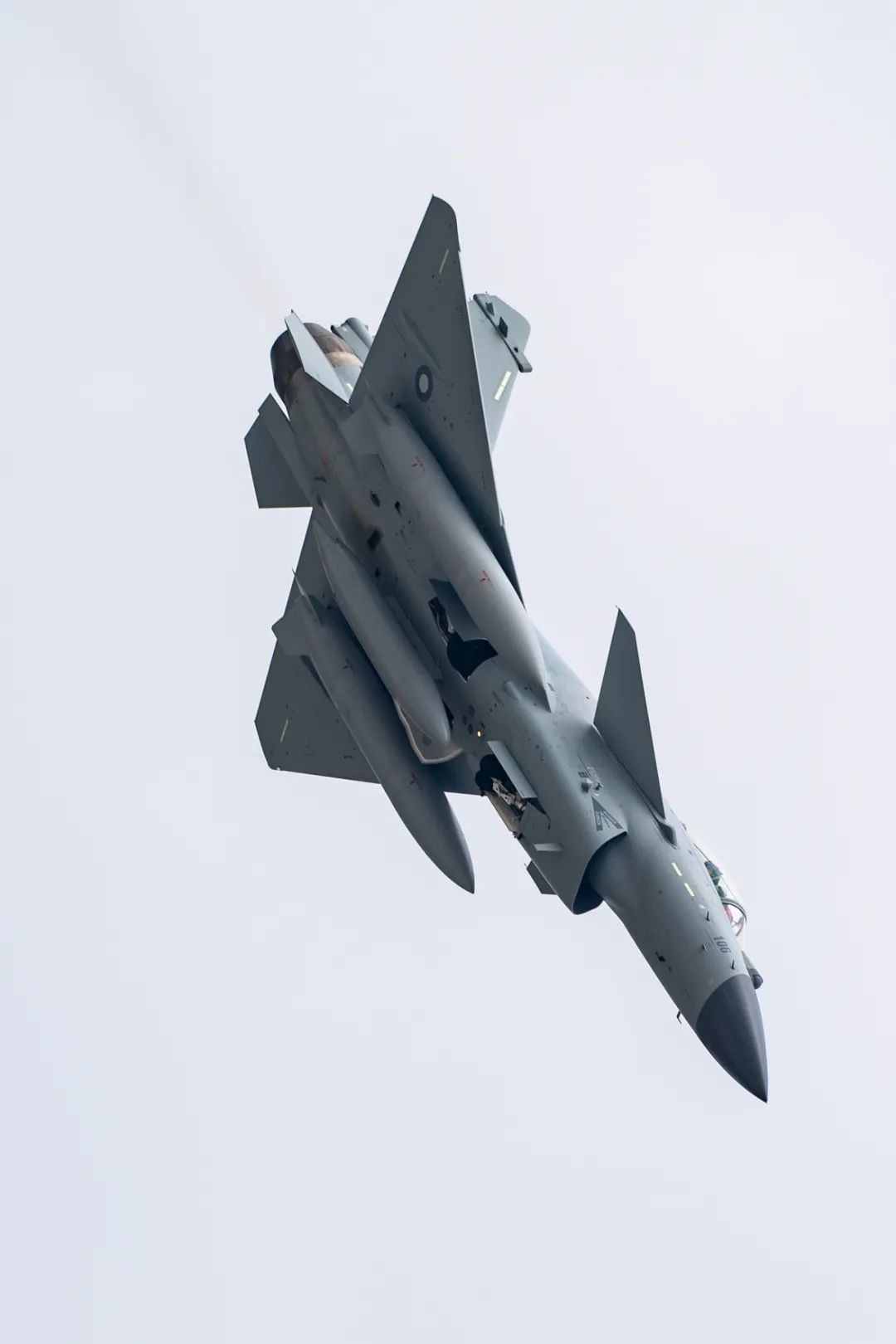 首批歼10ce交付巴基斯坦巴总理亲迎