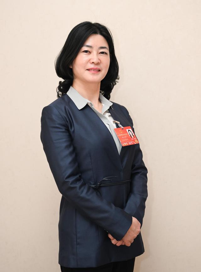 全国人大代表李小红加大农技社会化服务发展连片山区农业产业