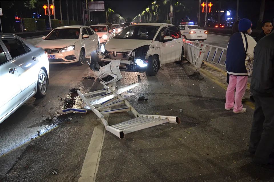 "马路杀手"!男子驾车一路制造多起交通事故,狼藉现场绵延数公里