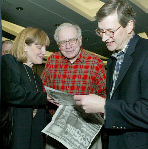 （巴菲特女儿苏珊、巴菲特、沃利·韦茨（2003年））