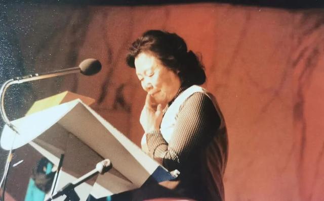 百岁诗人与她的爱丽丝|郑敏文集_新浪财经_新浪网