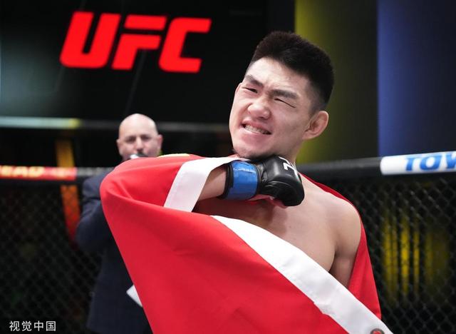 图中国首位ufc前10男选手宋亚东126秒ko创造历史