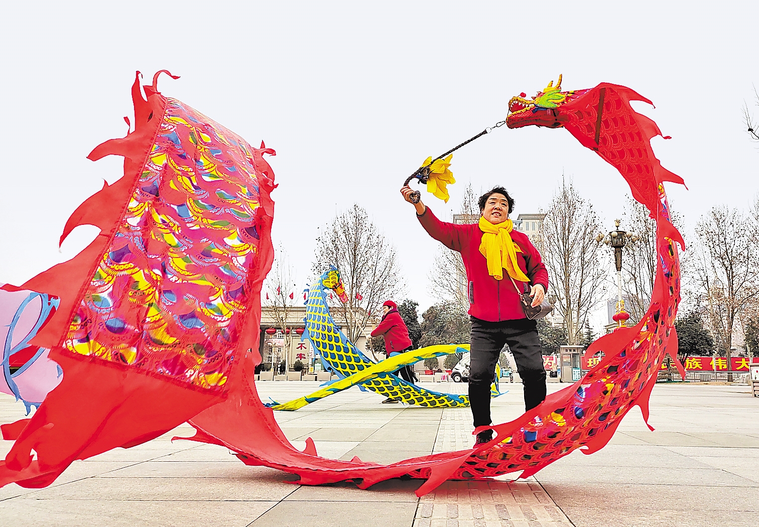 彩带龙舞出精气神儿