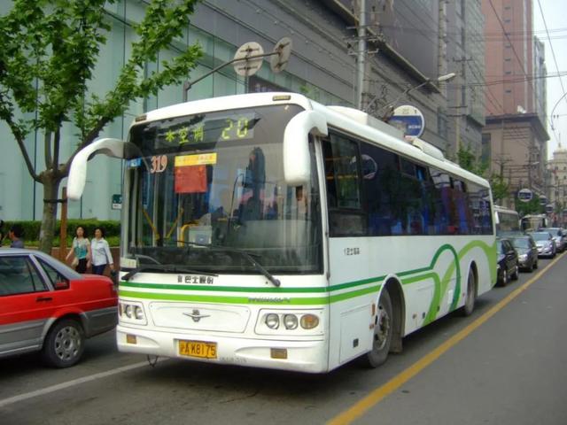 公交20路百年来的车型回顾