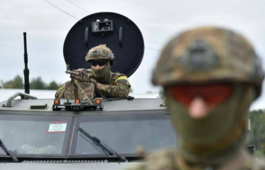 ▲与外军训练中的乌克兰部队 图据网络