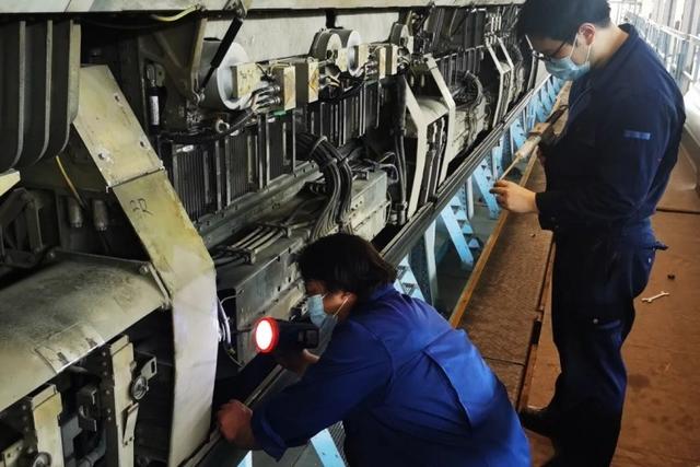 顶岗支援,哪里需要哪里上施维维所在的小区是老式小区,没有电梯,在