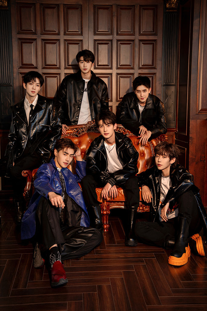 嘉尚传媒当红艺人新浪扫楼 陈鹤一肖凯中敖瑞鹏颜值在线_高清图集