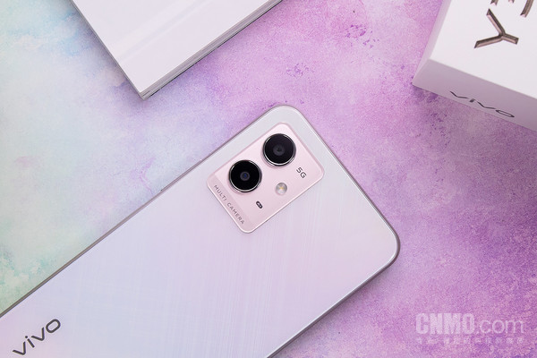 vivo Y33s采用后置双摄