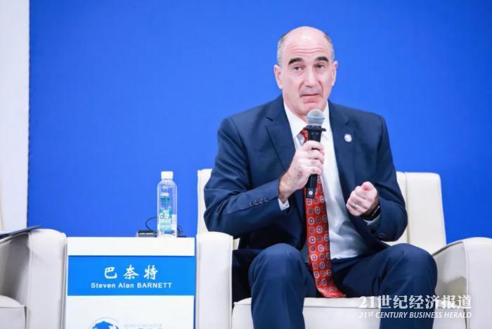 图:IMF驻华首席代表史蒂文·艾伦·巴奈特(Steven AlanBarnett)